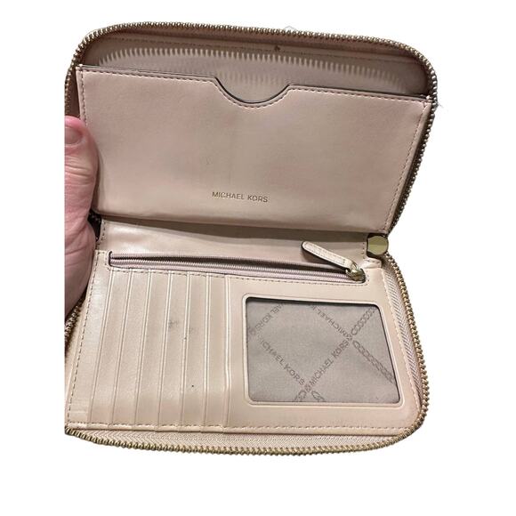 Michael Kors Pale Pink Quilted Leather Wallet - Picture 9 of 9